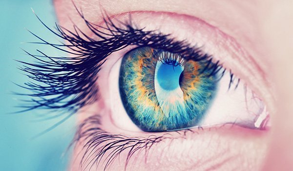 que-son-los-destellos-de-luz-en-el-ojo-portada